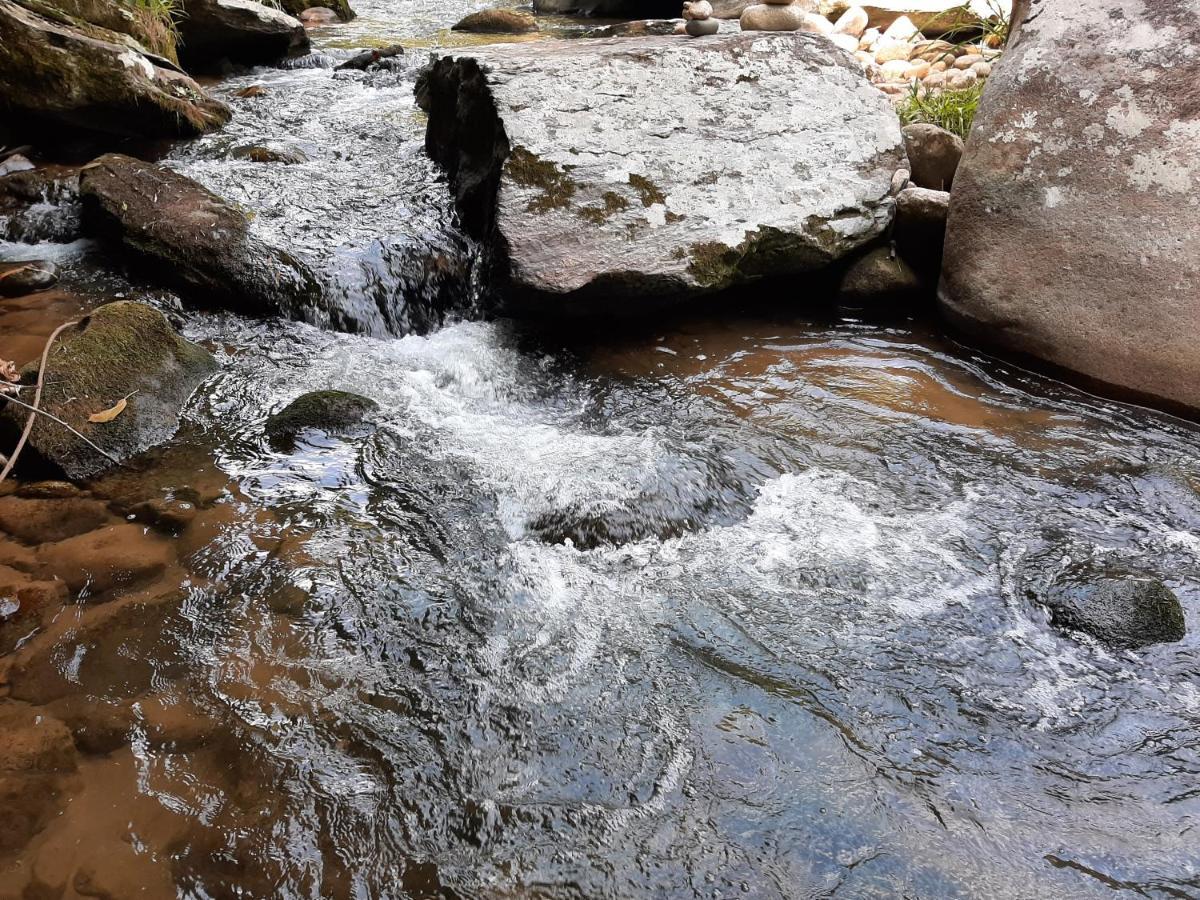 Casa Rosa Lumiar, Cachoeira Particular E Fazendinha Eksteriør billede