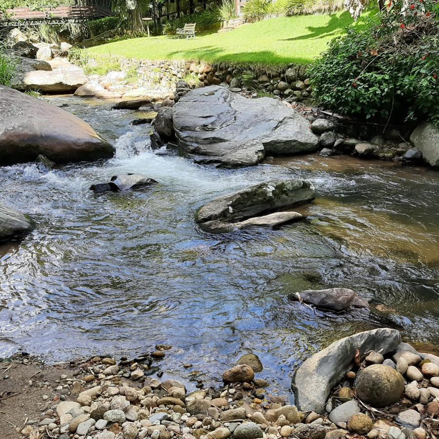 Casa Rosa Lumiar, Cachoeira Particular E Fazendinha Eksteriør billede